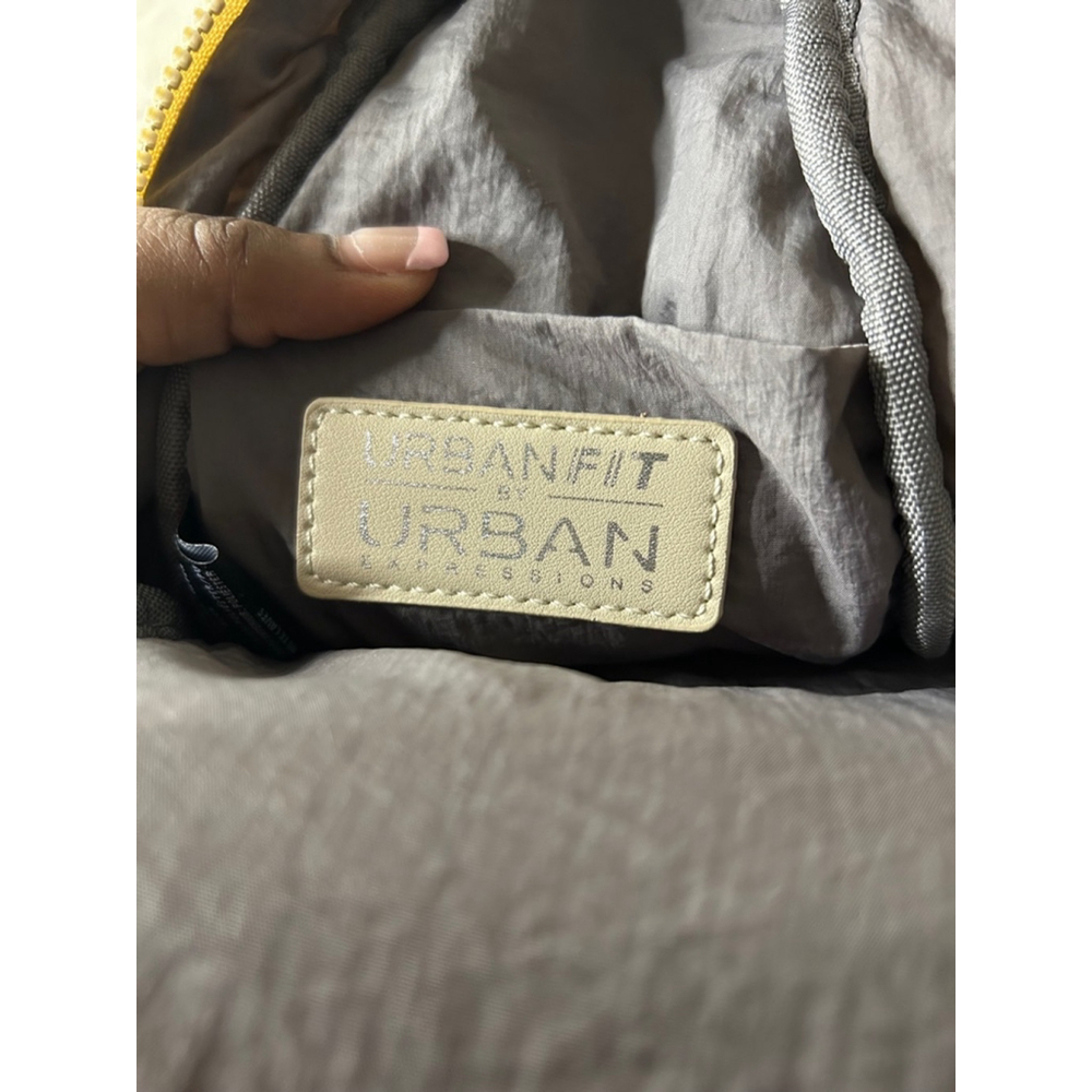 NWT Urban Expressions Bristol Quilted Cream Sling Bag - Picture 6 of 8